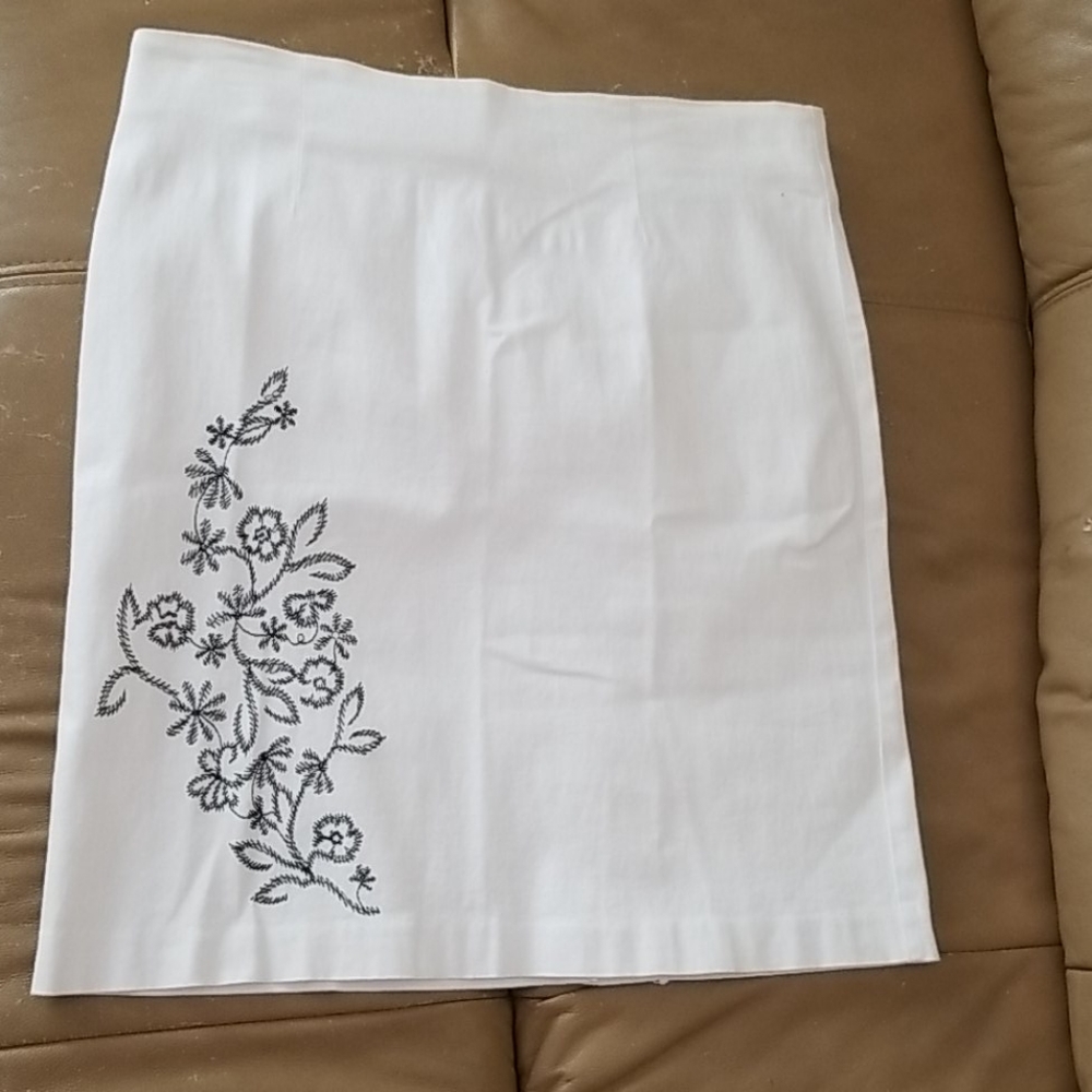 Womans skirt white
